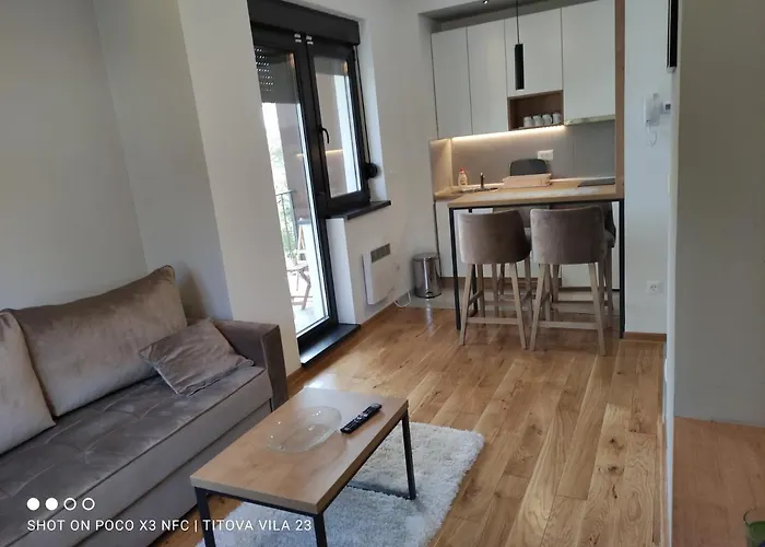 23 Titova アパート