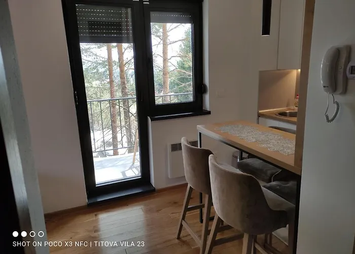 23 Titova アパート *